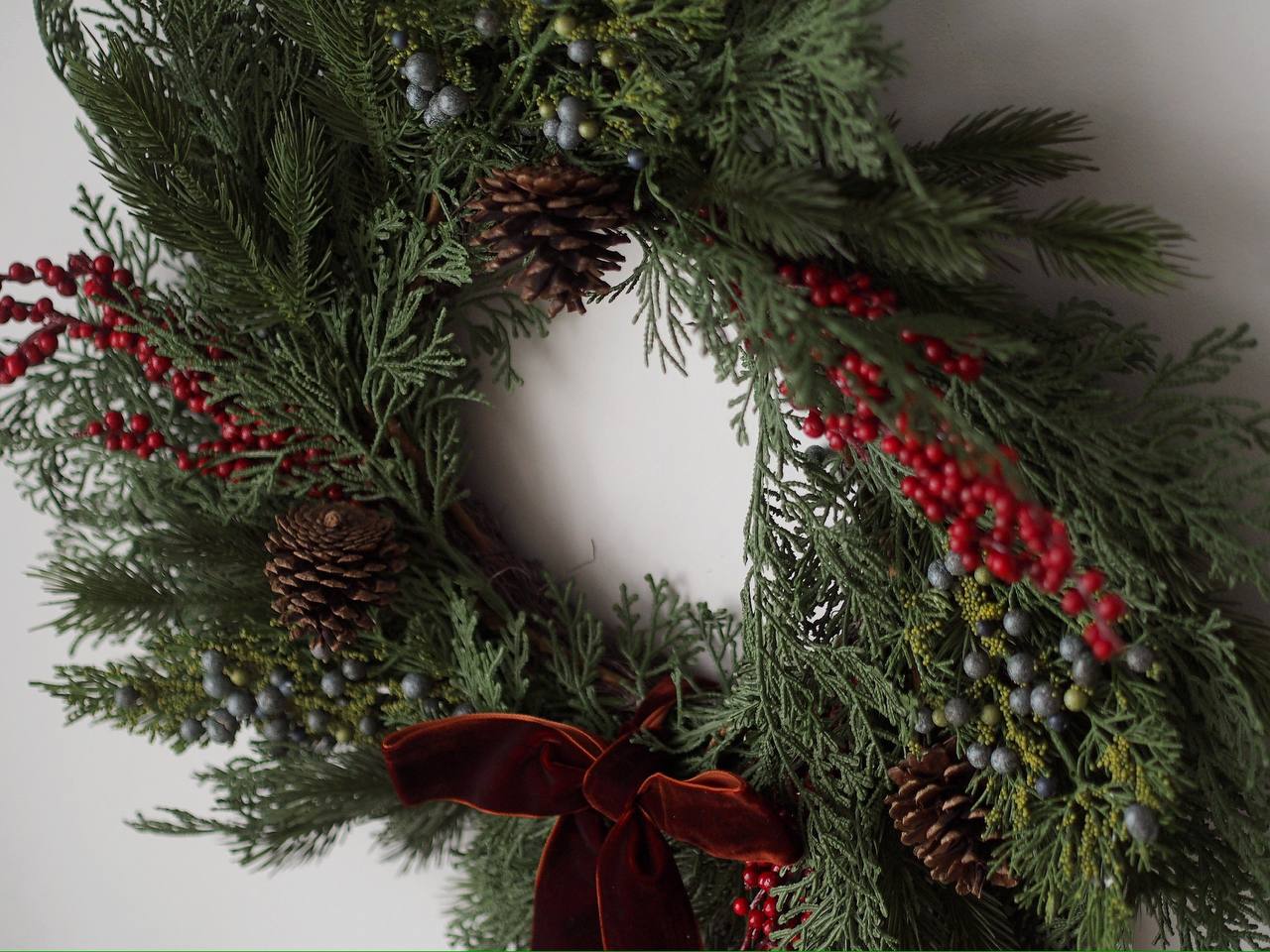 Evergreen Custom Bow Wreath (1) Evergreen Velvet Bow Wreath - Image 8