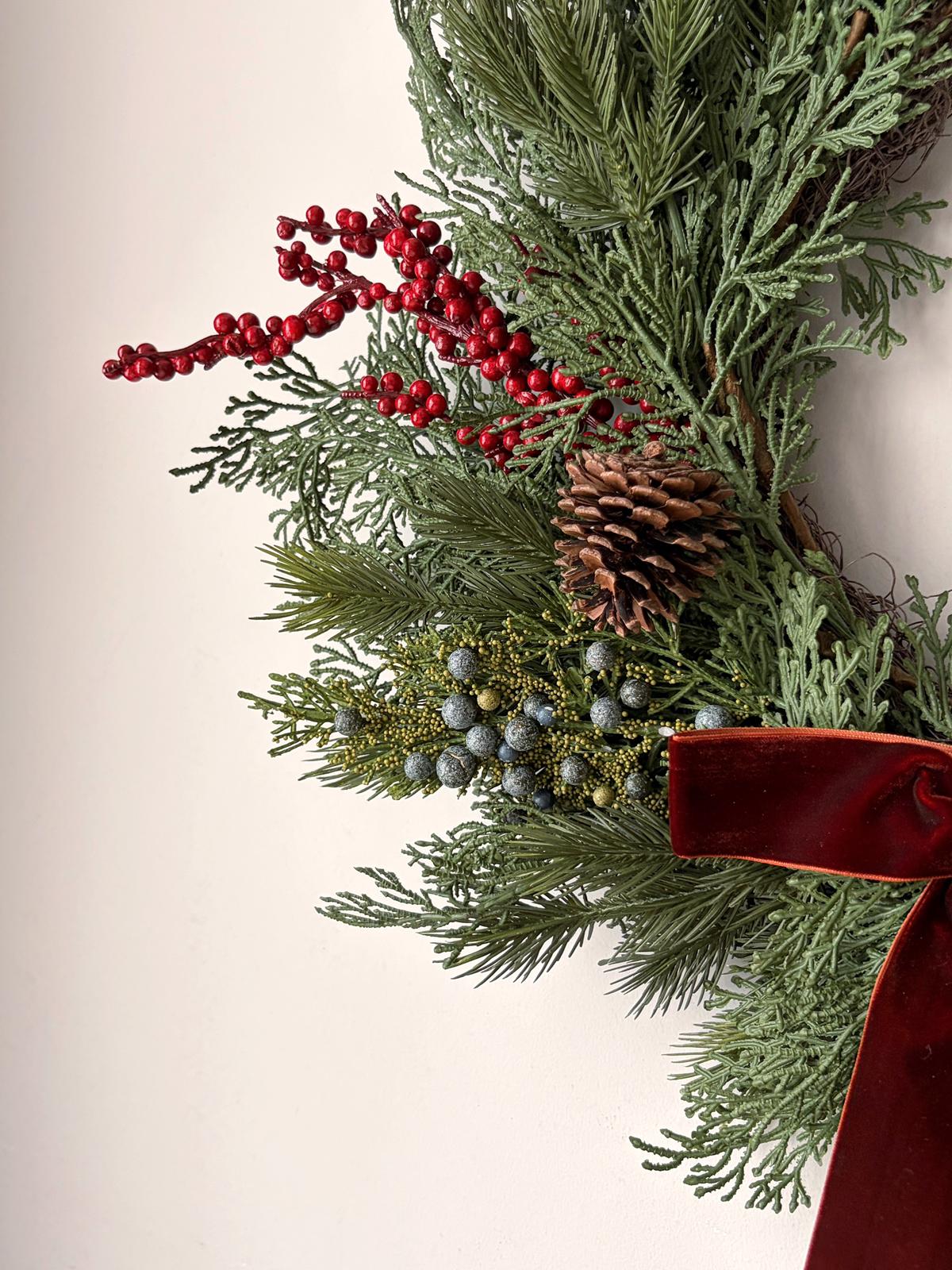 Evergreen Velvet Bow details Evergreen Velvet Bow Wreath - Image 3